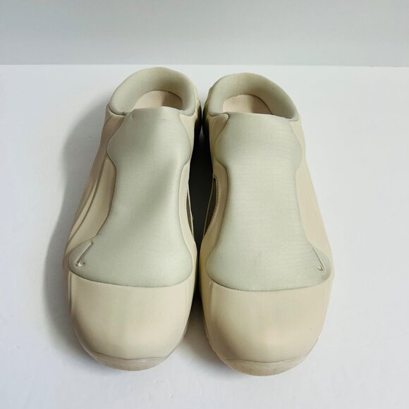 Athletic_Shoes